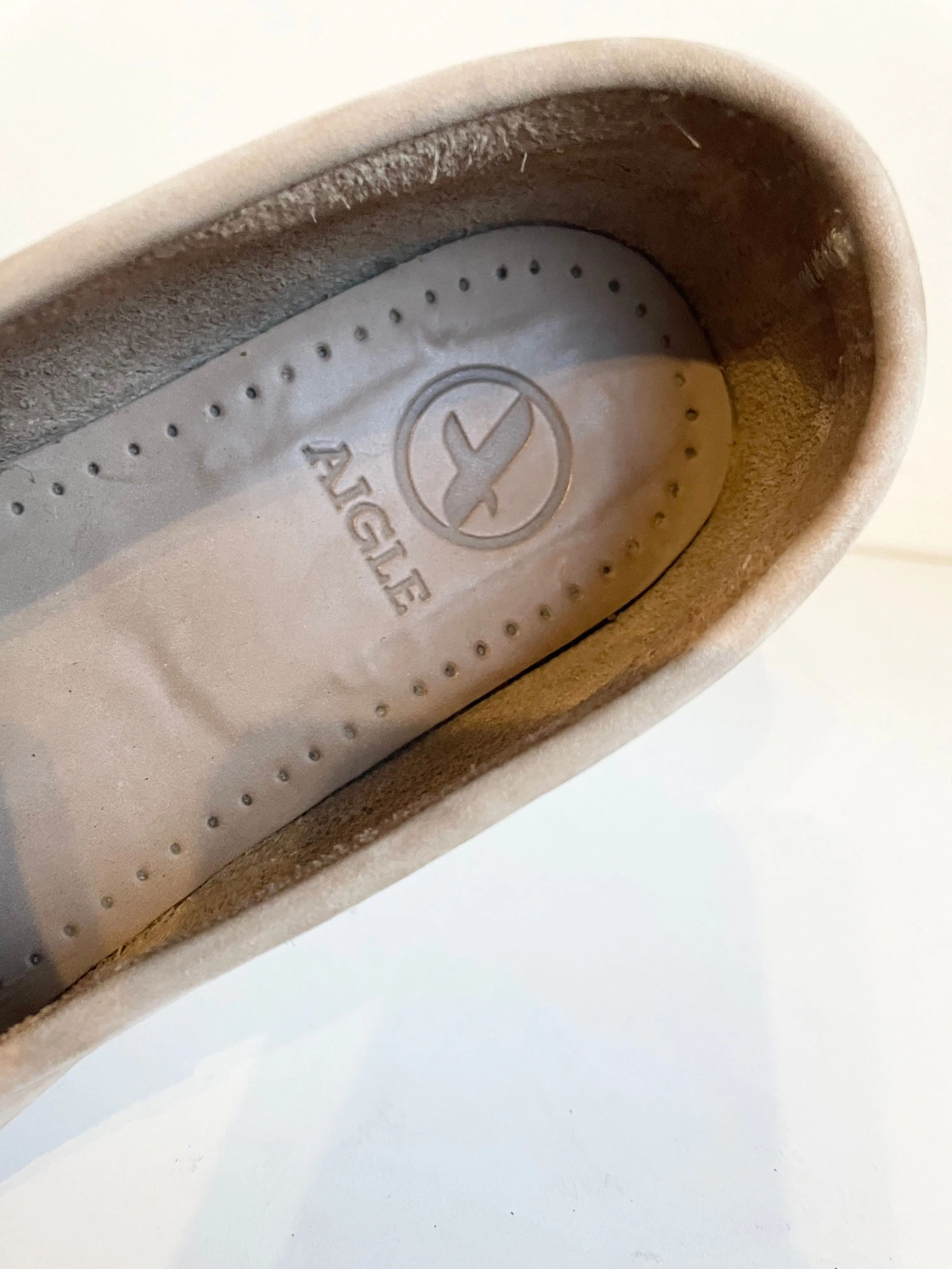 AIGLE BEIGE MOLESKIN LEATHER FLAT LOAFERS SIZE 7/40